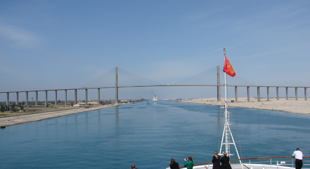 2008/03(March)/AroundTheWorld/Suez Post/1024x768_Freedom Bridge.JPG
